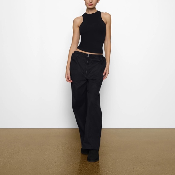 SKIMS Pants - SKIMS Woven Outdoor Pant in Onyx Size XS | Never Worn